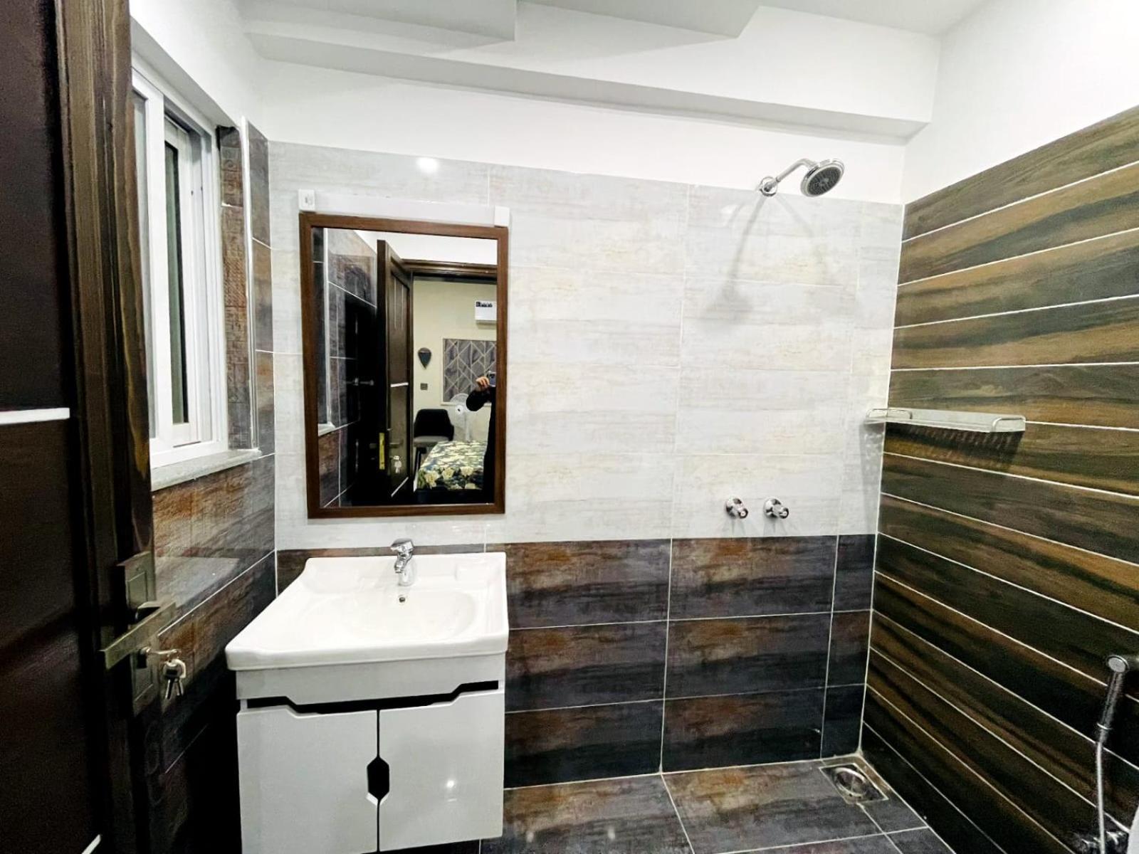 Eiffel Luxury Apartments Lahore Exterior foto