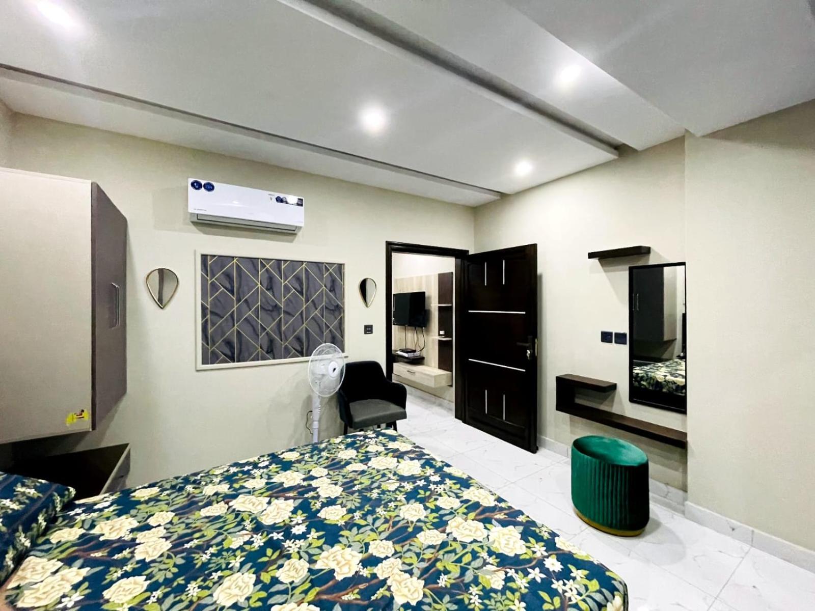 Eiffel Luxury Apartments Lahore Exterior foto