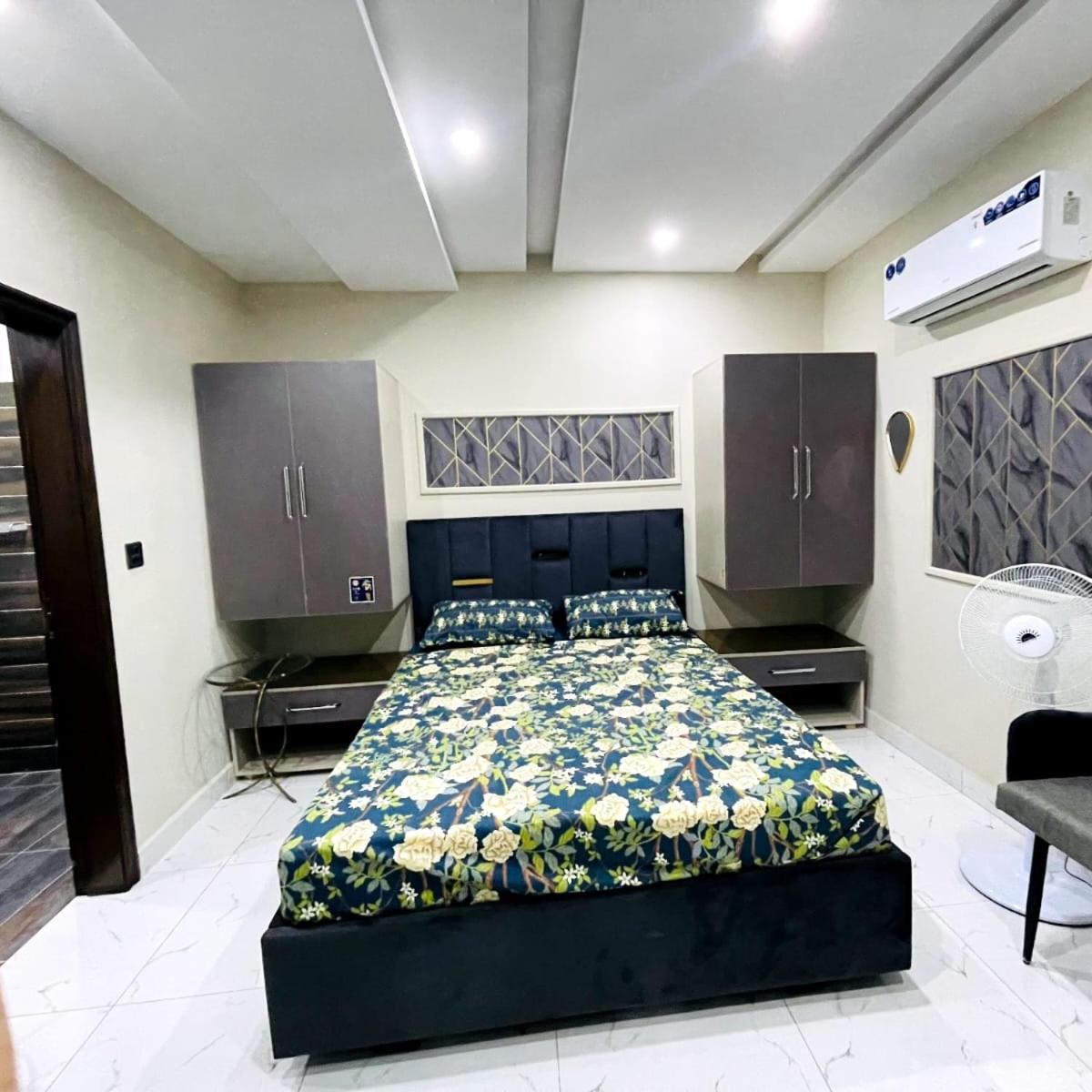 Eiffel Luxury Apartments Lahore Exterior foto